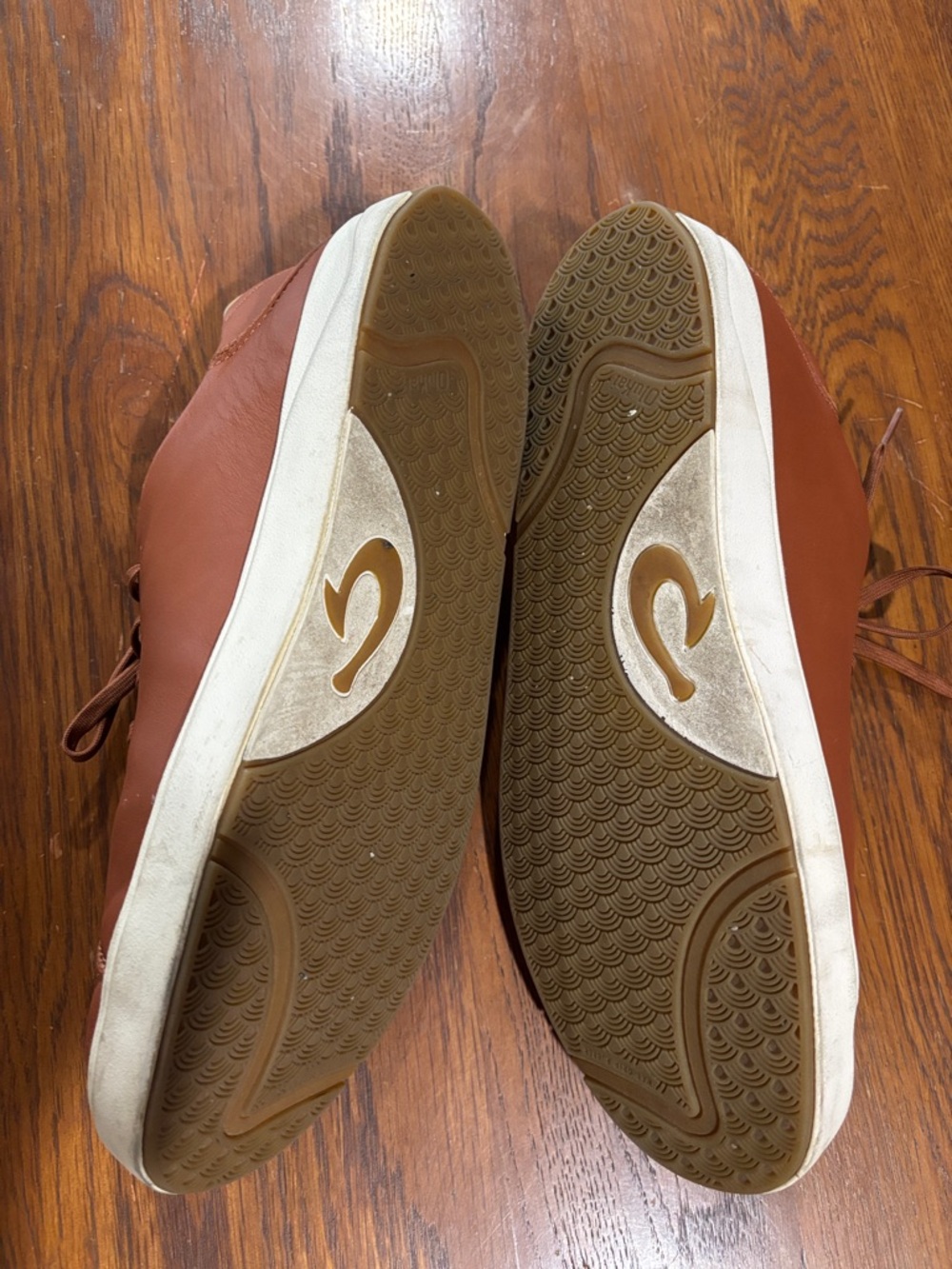 OluKai Men’s Chestnut Brown Leather Low-Top Sneakers - Picture 4 of 4